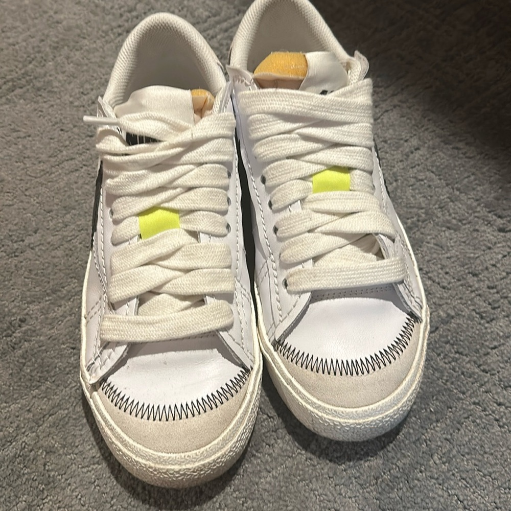 Nike blazer low 77 jumbo tennis shoes